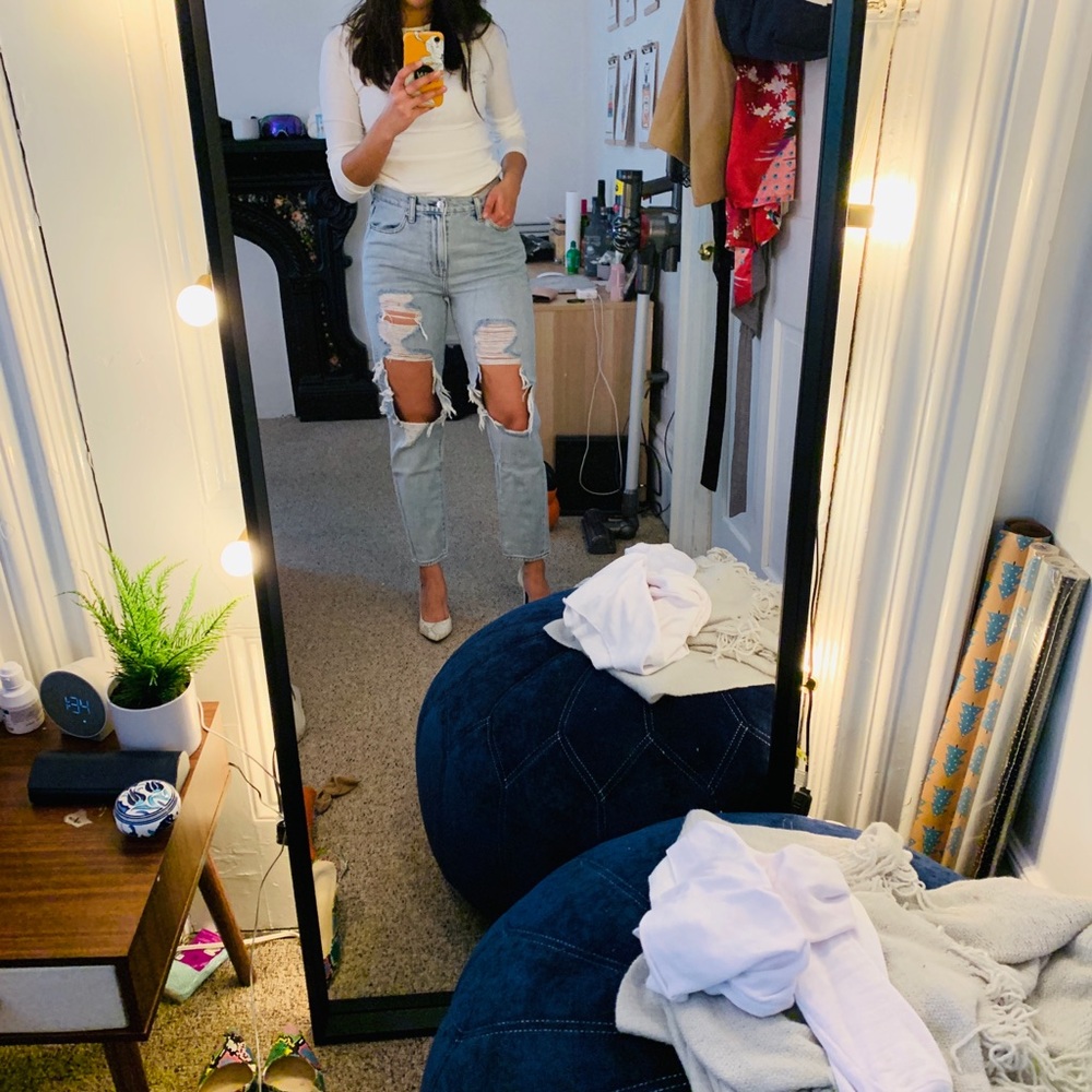 Distressed boyfriend jeans